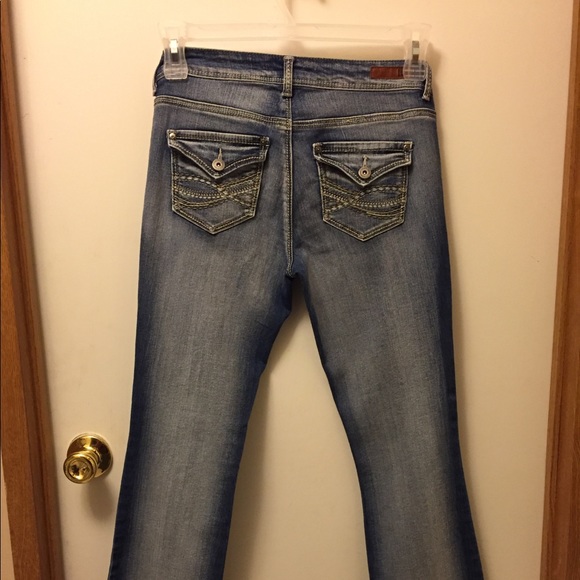 l.e.i. Ashley Low Rise Boot Cut - Picture 2 of 5